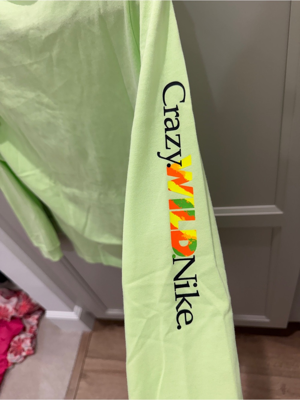 Nike Wild boy’s Long-Sleeve T-Shirt - Neon Green - Picture 5 of 7
